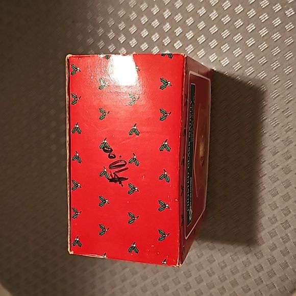 Vintage Christmas Around the World Frosted Glass Nativity Tealight Holder - Picture 3 of 8